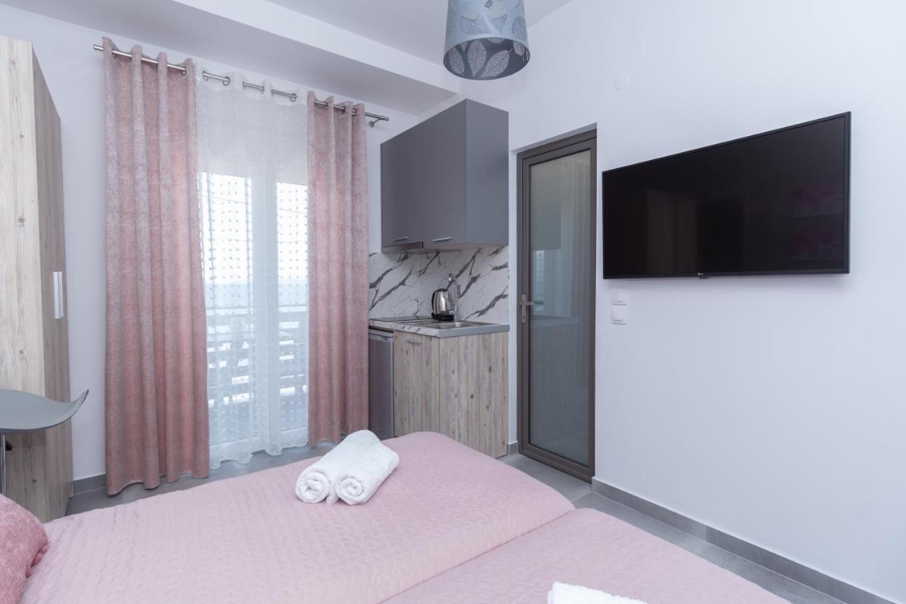 Golden Seaside 1 Apartment Nea Roda Exterior foto